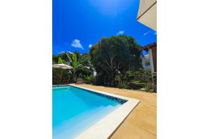 Bazén v ubytování Piscina Aquecida, Jacuzzi, internet veloz, no centro de Serra Grande - Apt Laranja - Vila Pitangueira nebo v jeho okolí