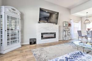 イングルウッドにあるModern-Chic Englewood Home with Yard and Office!のギャラリーの写真 +20枚の写真