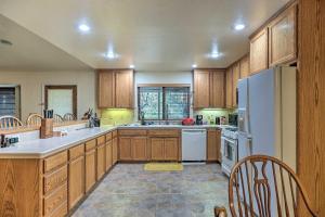 Fotografie z fotogalerie ubytování Furnished Deck Family-Friendly Twain Harte Home v destinaci Twain Harte + 20 fotografií