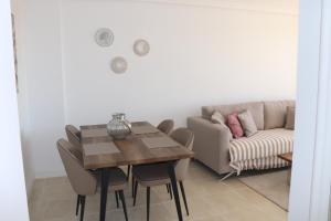 Posezení v ubytování Sunset Resina Golf - 2 Bedrooms Apartment with Sea view - Estepona + 36 fotografií