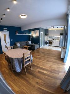 A kitchen or kitchenette at Dune Apartment Nessebar Még 19 kép