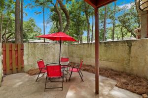 Foto dalla galleria di #49 Cheerful 2 BDR with Pool & Assigned 2 Parking a Hilton Head Island Altre 29 foto