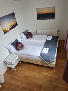 Postel nebo postele na pokoji v ubytování Höfn Guesthouse