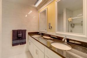 Фотография из галереи #50 Modern House Ideal Location 2bdr/2parking в Хилтон-Хед-Айленде
