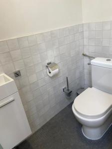 Koupelna v ubytování Tuinkamer in Monumentaal pand