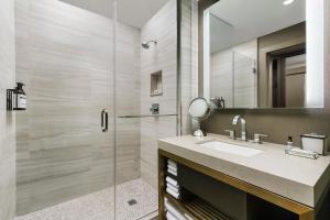 a bathroom with a sink and a shower at Hyatt Regency JFK Airport at Resorts World New York in Queens +11 photos