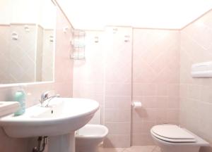 A bathroom at Santa Teresa Sea View apartment - Private Parking & WiFi Még 7 kép