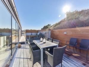 een terras met een tafel en stoelen bij 6 person holiday home in Henne in Henne Strand