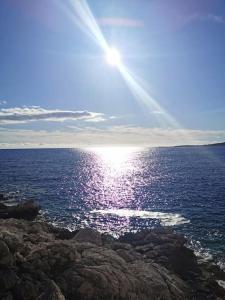 Fotografia z galérie ubytovania Beach front apartment with beautiful sunsets v Rogoznici
