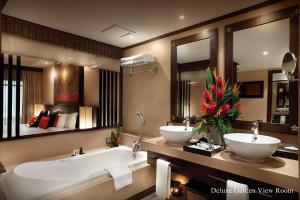Ein Badezimmer in der Unterkunft Bo Phut Resort and Spa - SHA Plus
