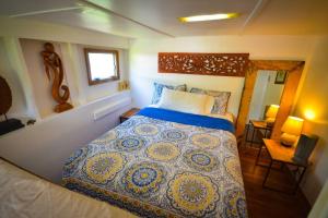 Gallery image of Queen Malesso Houseboat in Merizo