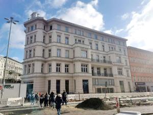 Budynek, w którym mieści się apartament