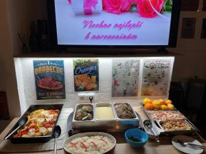 Makanan di atau berdekatan apartmen