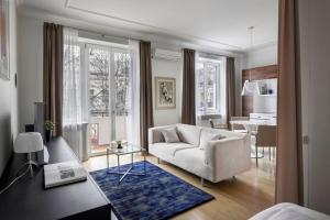 Posezení v ubytování Design Studio Apartment with Balcony by Domvia