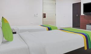 En eller flere senge i et værelse på Treebo Trend Elite City Upper Bazar
