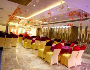 Posezení v ubytování THE TAJ PEARL HOTEL + 37 fotografií