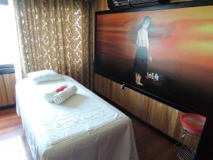 a room with a tv and a table with towels at Starlight Cruise in Ha Long