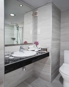 Koupelna v ubytování Mayfair Hotel