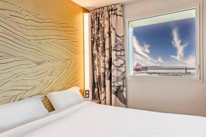 Postel nebo postele na pokoji v ubytování B&B HOTEL Brest Centre Port de Commerce