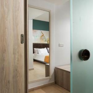 Postel nebo postele na pokoji v ubytování Mayfair Hotel