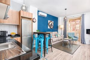 A kitchen or kitchenette at iloftmalaga Mártires