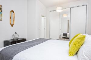 A bed or beds in a room at iloftmalaga Mártires