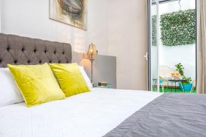 A bed or beds in a room at iloftmalaga Mártires