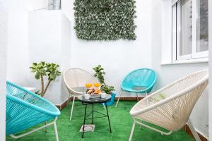 A seating area at iloftmalaga Mártires