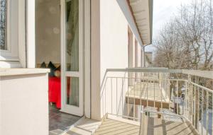 Μπαλκόνι ή βεράντα στο 2 Bedroom Cozy Apartment In Igea Marina