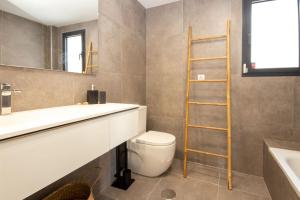 Koupelna v ubytování Luxury apartment stunning seaview BS 3104