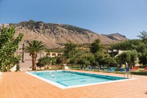 Bazén v ubytování Idi Hotel nebo v jeho okolí