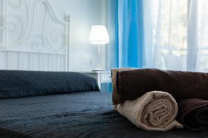 A bed or beds in a room at Faro de Garrucha