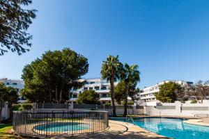 The swimming pool at or close to Faro de Garrucha