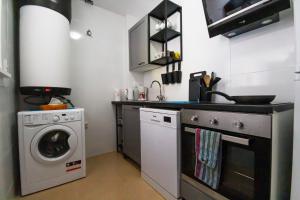 A kitchen or kitchenette at Faro de Garrucha