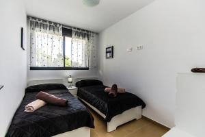 A bed or beds in a room at Faro de Garrucha