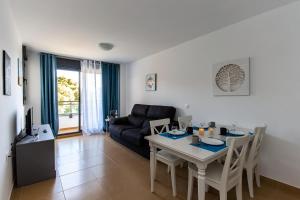 A seating area at Faro de Garrucha