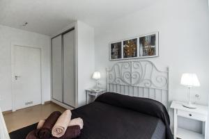 A bed or beds in a room at Faro de Garrucha