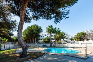 The swimming pool at or close to Faro de Garrucha