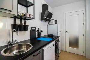 A kitchen or kitchenette at Faro de Garrucha