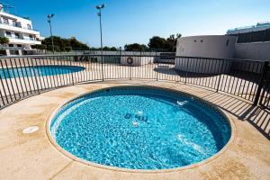 The swimming pool at or close to Faro de Garrucha