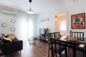 Televízia a/alebo spoločenská miestnosť v ubytovaní NEW Apartamento Tierra Andaluza junto Mezquita
