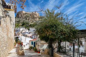 a street in positano with the table mountain in the background at Casita Kunterbunt in Alicante