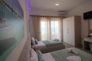 Un televizor și/sau centru de divertisment la Zero Zero Apartments Sarande