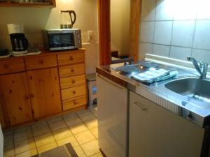 Kuchyň nebo kuchyňský kout v ubytování Ferienwohnung Fiebelkorn Vogt in Kappeln