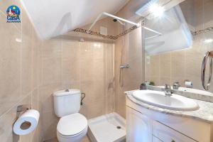 Łazienka w obiekcie Apartamentos El Castell Casa Azahar