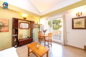 Posedenie v ubytovaní Apartamentos El Castell Casa Azahar