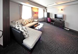 TV a/nebo společenská místnost v ubytování Hotel Sunplaza Osaka Sakai Annex