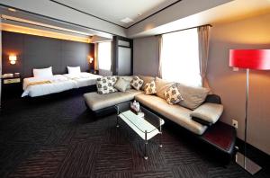 Postel nebo postele na pokoji v ubytování Hotel Sunplaza Osaka Sakai Annex