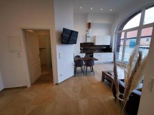 a living room with a table and a dining room at Ferienwohnung Marder in Münster