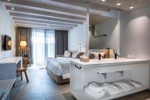 Postel nebo postele na pokoji v ubytování Caravia Beach Hotel